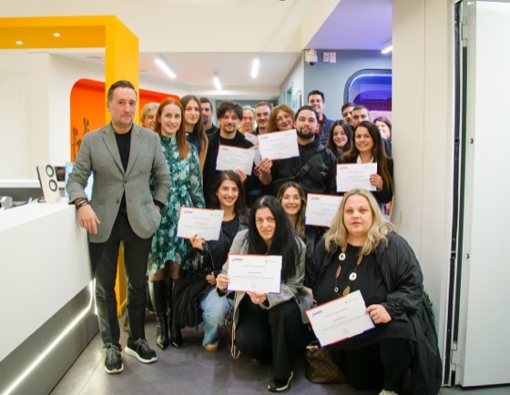 Η εκδήλωση αποφοίτησης πραγματοποιήθηκε στις σύγχρονες εγκαταστάσεις του campus της Αλεξανδρούπολης, παρουσία του δημάρχου κ. Γιάννη Ζαμπούκη